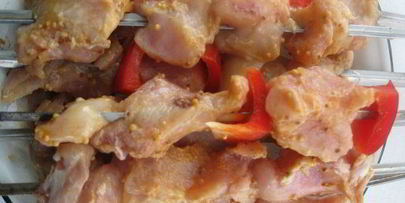 шашлык из цыпленка в горчичном маринаде с болгарским перцем