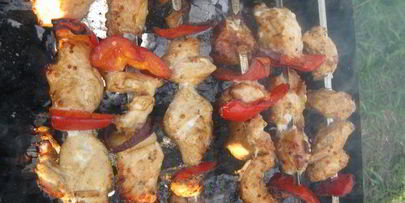 шашлык из цыпленка в горчичном маринаде с болгарским перцем