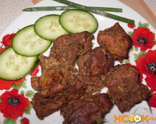 Шашлык на луковой подушке в духовке