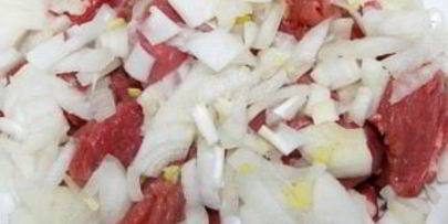 шашлык на сковороде из говядины