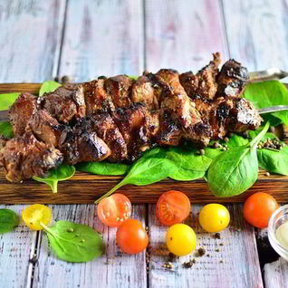 Свиной шашлык с щавелем в соевом соусе