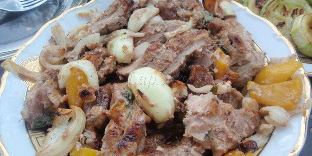 Рецепт свиной шашлык в сметанном маринаде