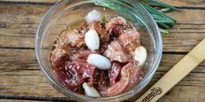 тайский шашлычок на шпажках