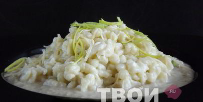 швейцарские картофельные клецки с грибным соусом