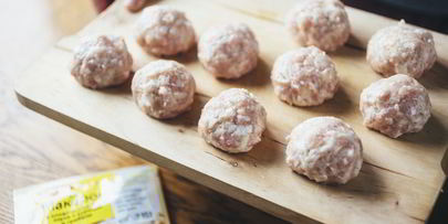 куриные тефтели в сливочно-сырном соусе