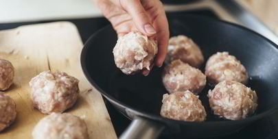 куриные тефтели в сливочно-сырном соусе