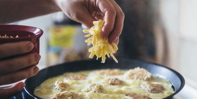 куриные тефтели в сливочно-сырном соусе