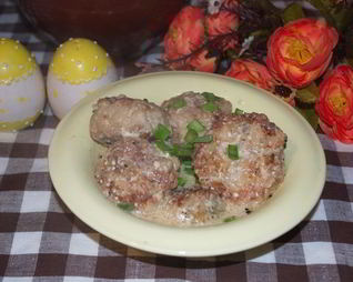 Куриные тефтели в сметанном соусе