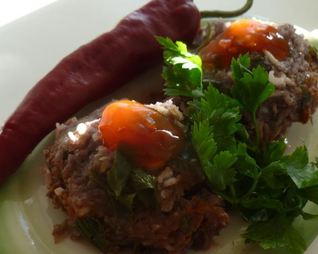 Рыбные тефтели с красной капустой и коричневым рисом