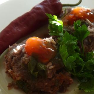 Рыбные тефтели с красной капустой и коричневым рисом