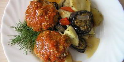 тефтели по-гречески с запеченными овощами