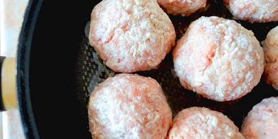 тефтели с подливкой на сковороде