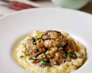 Тефтели с соусом из шампиньонов