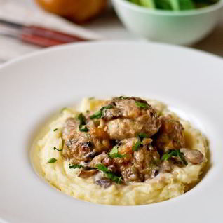 Тефтели с соусом из шампиньонов