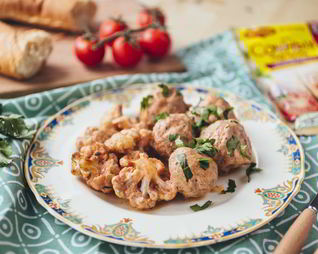 Тефтели с цветной капустой в сливочно-томатном соусе