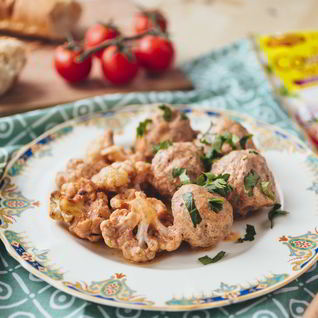 Тефтели с цветной капустой в сливочно-томатном соусе