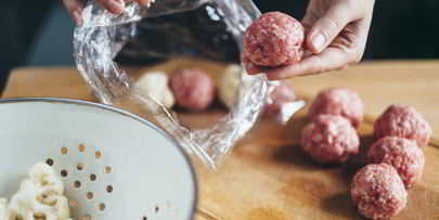 тефтели с цветной капустой в сливочно-томатном соусе