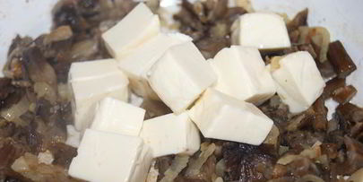 тефтели в грибном соусе с сыром