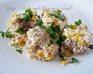 Тефтели в сливочном соусе с кукурузой