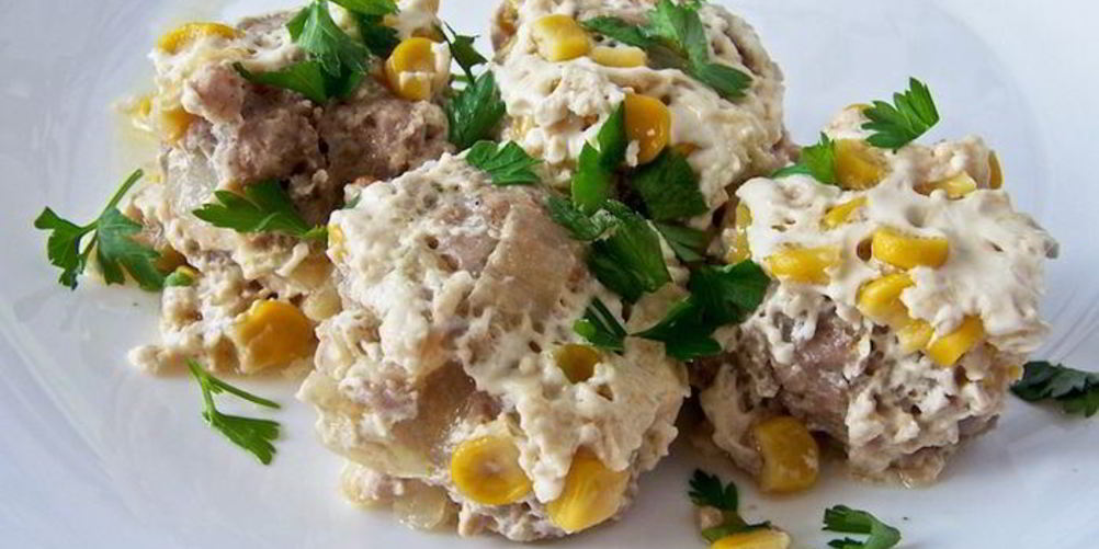 Рецепт тефтели в сливочном соусе с кукурузой