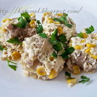 Тефтели в сливочном соусе с кукурузой