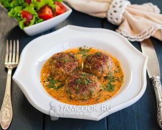 Тефтели в сметанно-томатном соусе