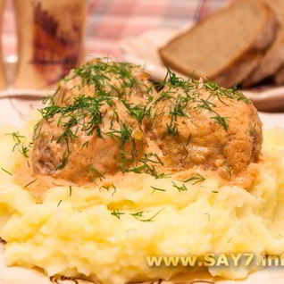 Тефтели в томатно-сметанном соусе