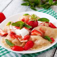 Рецепт Вареники с клубникой и творогом