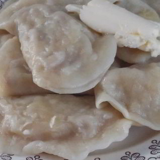 Вареники с квашеной капустой и мясом