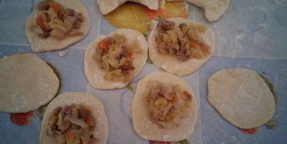 вареники с квашеной капустой и мясом
