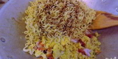 яичная лапша с овощами