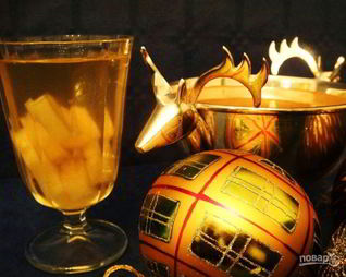 Алкогольный коктейль с ананасами и шампанским