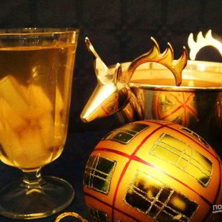 Алкогольный коктейль с ананасами и шампанским