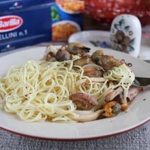 Рецепт Капеллини с морским коктейлем и шампиньонами