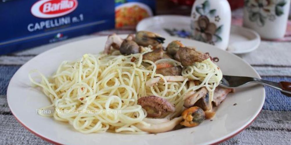 Рецепт капеллини с морским коктейлем и шампиньонами