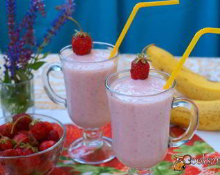 Клубнично-банановый коктейль