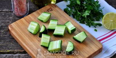 коктейль из сельдерея, огурца, яблока и лайма