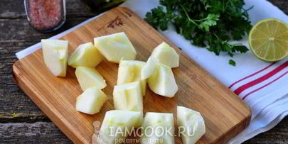 коктейль из сельдерея, огурца, яблока и лайма