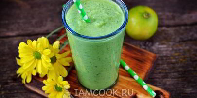 коктейль из сельдерея, огурца, яблока и лайма