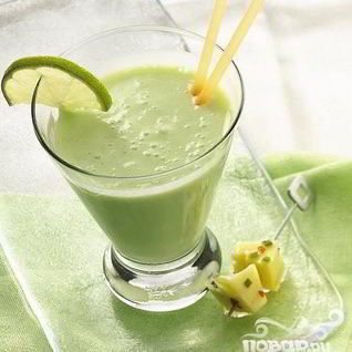 Коктейль из замороженного йогурта с лаймом и бананом