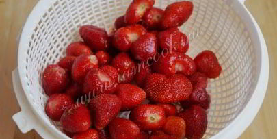 коктейль со сливками и клубникой