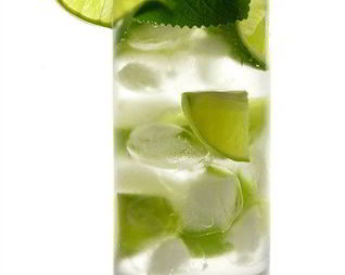 Лимонный напиток с имбирным элем и мятой