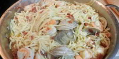 макароны с морским коктейлем