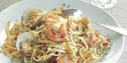 макароны с морским коктейлем