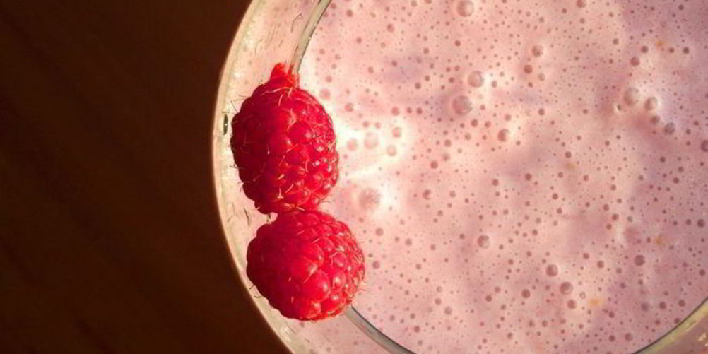 Рецепт малиновый коктейль с мороженым