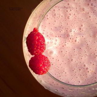 Малиновый коктейль с мороженым