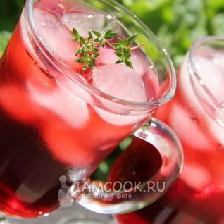 Напиток из каркаде с тимьяном