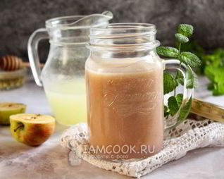 Напиток из молочной сыворотки с яблоками