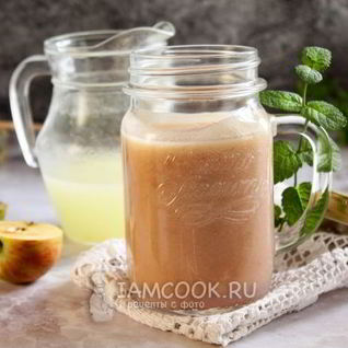 Напиток из молочной сыворотки с яблоками