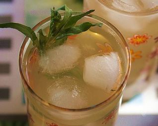 Напиток Тархун с пряностями